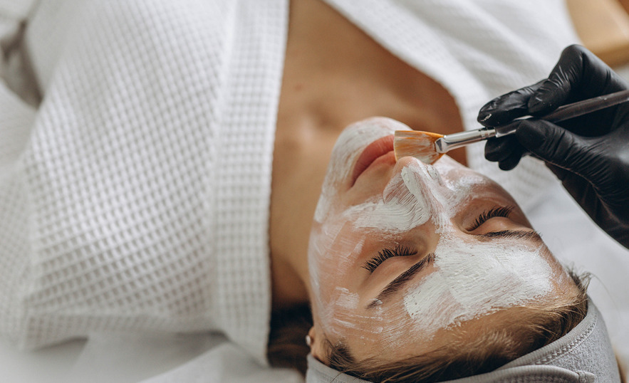 ansigtsbehandling-is-clinical–foaming-enzyme-facial-image1 1 (1)